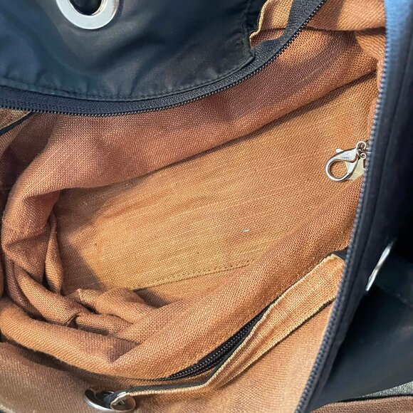 Kenneth Cole Reaction black nylon tote bag/daybag with zipper closure. - Picture 6 of 14